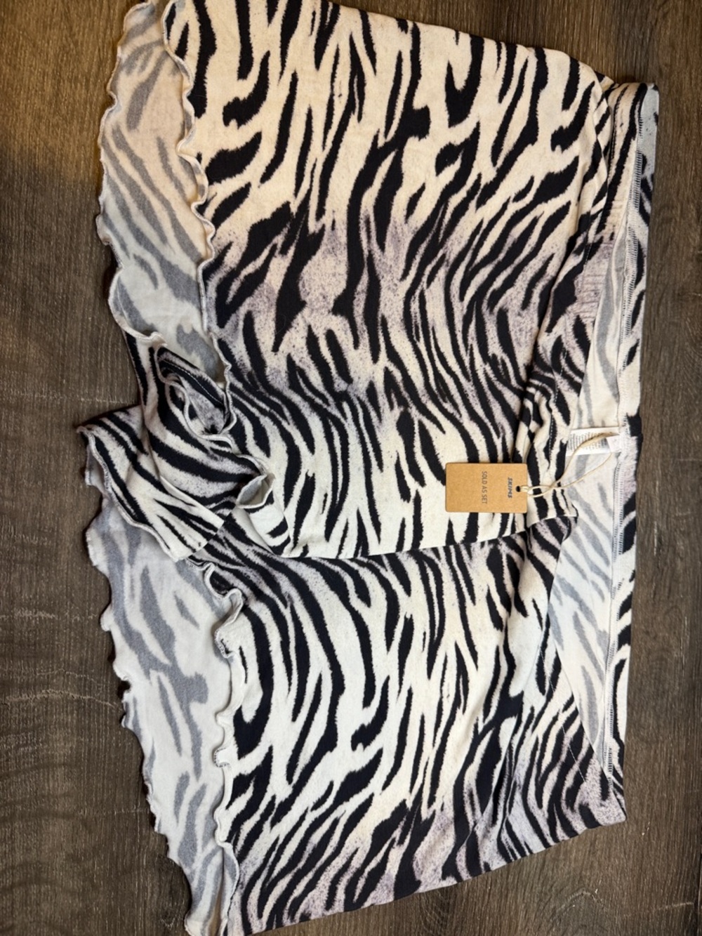 SKIMS 2xl Zebra Print Ruffle Hem Knit Shorts - Black & White